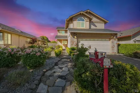 827 Stillson Dr, Petaluma, CA 94954