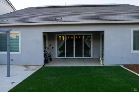 Exterior - 755 Hydrangea Dr, Vacaville, CA 95687 photo 12 of 16