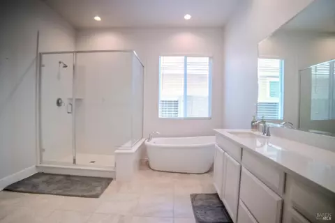 Bath - 755 Hydrangea Dr, Vacaville, CA 95687 photo 1 of 2