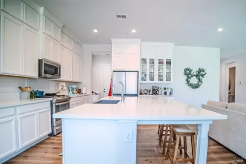 Kitchen - 755 Hydrangea Dr, Vacaville, CA 95687 photo 1 of 2