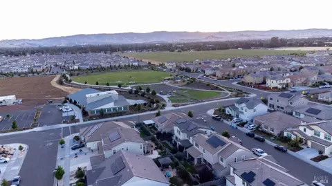 View/Area - 755 Hydrangea Dr, Vacaville, CA 95687 photo 2 of 8