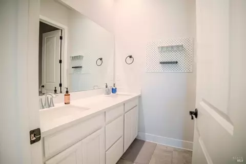 Bath - 755 Hydrangea Dr, Vacaville, CA 95687 photo 2 of 2