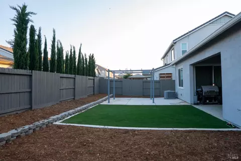 Exterior - 755 Hydrangea Dr, Vacaville, CA 95687 photo 9 of 16