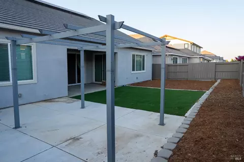 Exterior - 755 Hydrangea Dr, Vacaville, CA 95687 photo 14 of 16