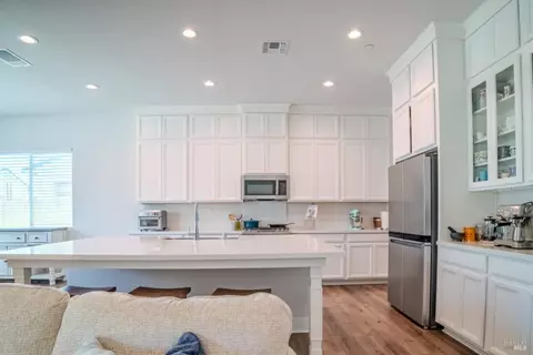 Kitchen - 755 Hydrangea Dr, Vacaville, CA 95687 photo 2 of 2