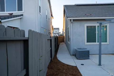 Exterior - 755 Hydrangea Dr, Vacaville, CA 95687 photo 15 of 16