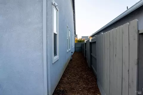 Exterior - 755 Hydrangea Dr, Vacaville, CA 95687 photo 10 of 16
