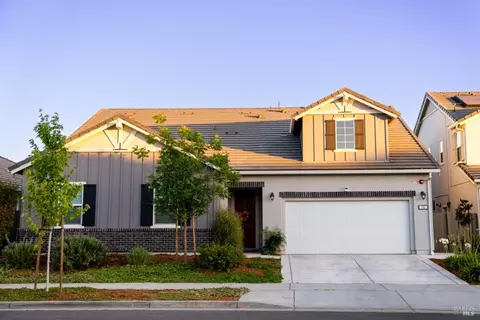 Exterior - 755 Hydrangea Dr, Vacaville, CA 95687 photo 2 of 16