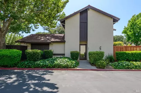 181 Fairoaks Dr, Vacaville, CA 95688