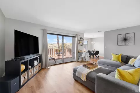 900 Cambridge Dr #77, Benicia, CA 94510