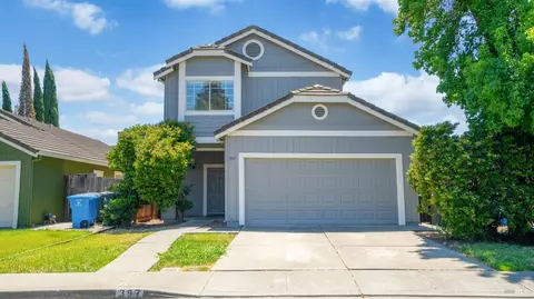 397 Robin Cir, Vacaville, CA 95687 photo 2