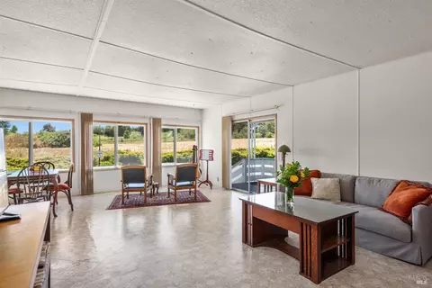 6670 Redwood Ave, Sebastopol, CA 95472