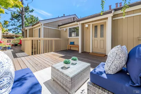 10 Dickens Ct, Mill Valley, CA 94941 photo 2