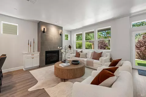Living - 14610 Jomark Ln, Occidental, CA 95465 photo 2 of 4