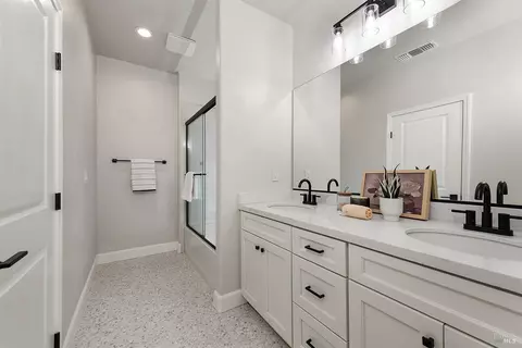Bath - 14610 Jomark Ln, Occidental, CA 95465 photo 4 of 5