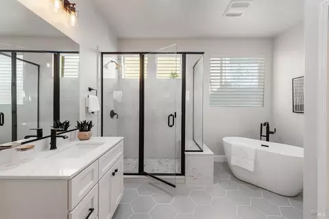 Bath - 14610 Jomark Ln, Occidental, CA 95465 photo 2 of 5