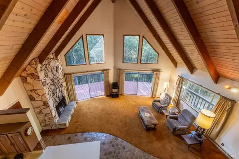 Living - 23350 Iris Ln, Willits, CA 95490 photo 4 of 5