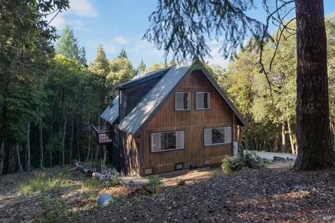 23350 Iris Ln, Willits, CA 95490