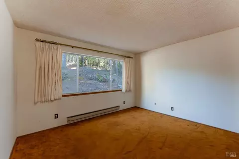 Bedroom - 23350 Iris Ln, Willits, CA 95490 photo 2 of 3