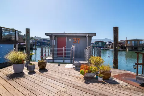37 S 40 Dock, Sausalito, CA 94965 photo 2