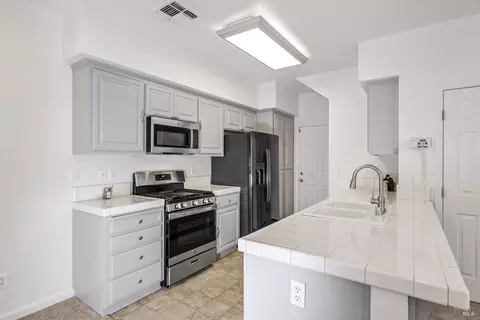 653 Julmar Cir, Fairfield, CA 94534 photo 11