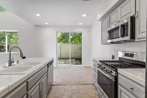 653 Julmar Cir, Fairfield, CA 94534 photo 12