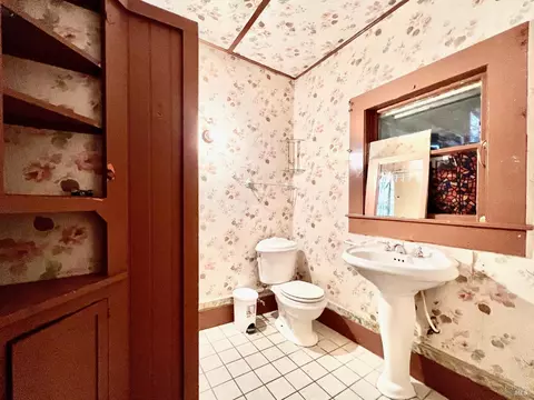 Bath - 308 Coast St, Willits, CA 95490 photo 2 of 3
