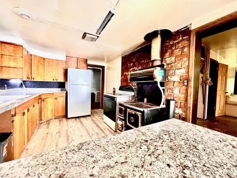 Kitchen - 308 Coast St, Willits, CA 95490 photo 3 of 4