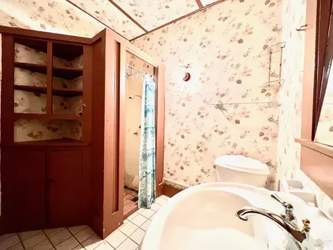 Bath - 308 Coast St, Willits, CA 95490 photo 1 of 3