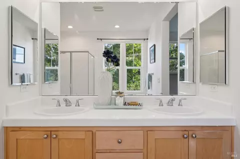 Bath - 1007 Azuar Dr, Vallejo, CA 94592 photo 2 of 4