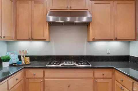 Kitchen - 1007 Azuar Dr, Vallejo, CA 94592 photo 3 of 5
