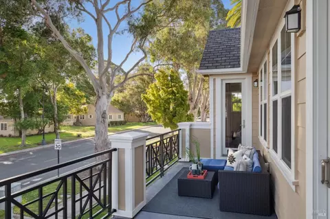 Exterior - 1007 Azuar Dr, Vallejo, CA 94592 photo 4 of 11