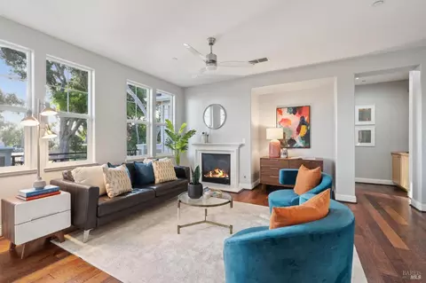 Living - 1007 Azuar Dr, Vallejo, CA 94592 photo 4 of 4