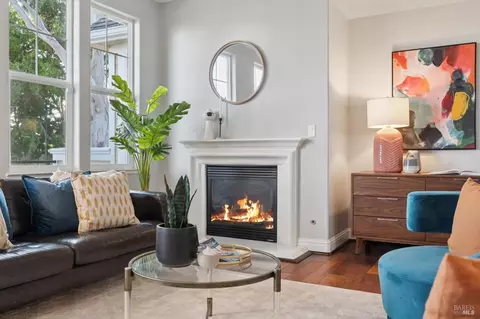 Living - 1007 Azuar Dr, Vallejo, CA 94592 photo 3 of 4