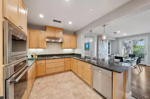 Kitchen - 1007 Azuar Dr, Vallejo, CA 94592 photo 4 of 5