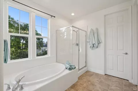 Bath - 1007 Azuar Dr, Vallejo, CA 94592 photo 1 of 4