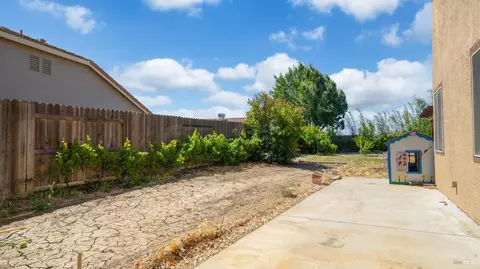 Exterior - 736 Ruby Dr, Vacaville, CA 95687 photo 16 of 17