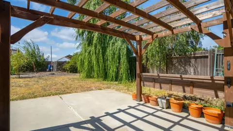 Exterior - 736 Ruby Dr, Vacaville, CA 95687 photo 7 of 17