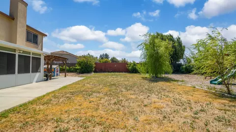 Exterior - 736 Ruby Dr, Vacaville, CA 95687 photo 9 of 17