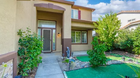 Exterior - 736 Ruby Dr, Vacaville, CA 95687 photo 3 of 17