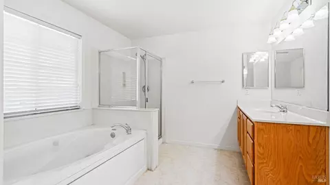 Bath - 736 Ruby Dr, Vacaville, CA 95687 photo 3 of 5