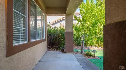 Exterior - 736 Ruby Dr, Vacaville, CA 95687 photo 4 of 17