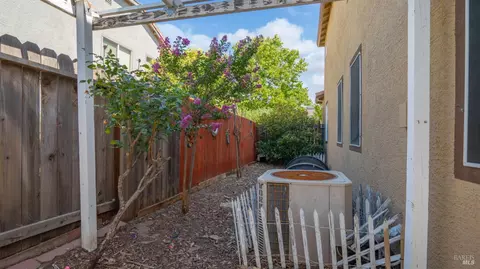 Exterior - 736 Ruby Dr, Vacaville, CA 95687 photo 17 of 17
