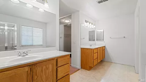 Bath - 736 Ruby Dr, Vacaville, CA 95687 photo 4 of 5