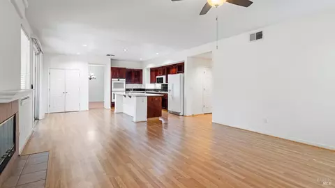 Living - 736 Ruby Dr, Vacaville, CA 95687 photo 8 of 13