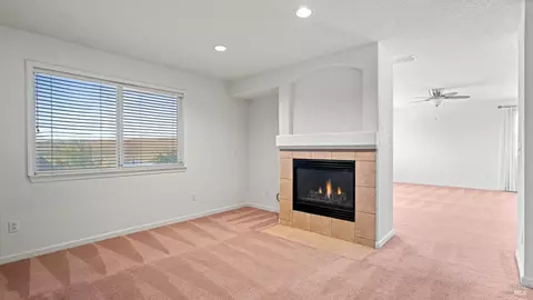 Living - 736 Ruby Dr, Vacaville, CA 95687 photo 12 of 13
