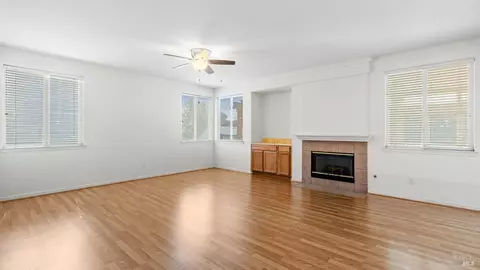 Living - 736 Ruby Dr, Vacaville, CA 95687 photo 10 of 13
