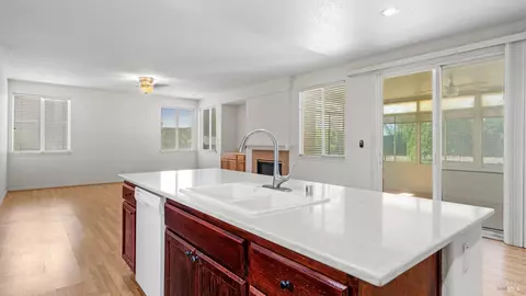 Living - 736 Ruby Dr, Vacaville, CA 95687 photo 5 of 13
