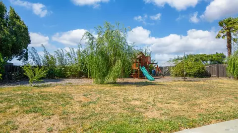 Exterior - 736 Ruby Dr, Vacaville, CA 95687 photo 14 of 17