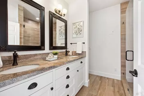 Bath - 846 2nd St W, Sonoma, CA 95476 photo 1 of 3